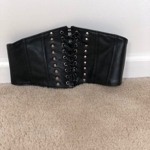 Oversized faux leather belt